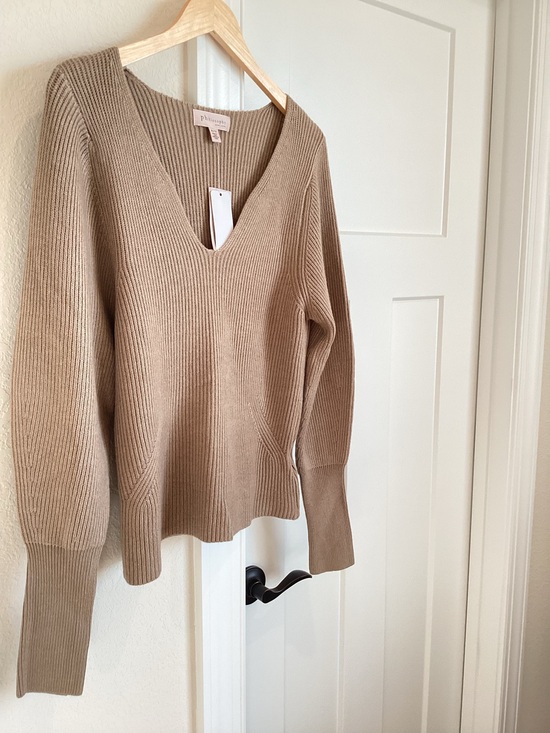 Philosophy Sweaters - Philosophy Long Sleeve V-Neck Sweater New XL Taupe Light Brown